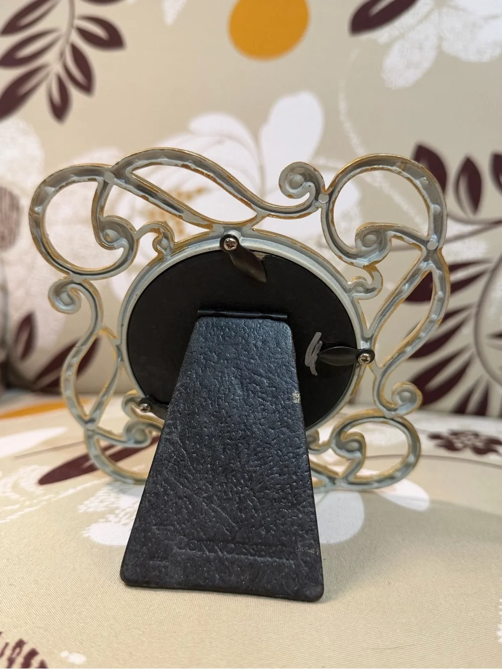 Gold Ornate Round Photo Frame - Elegant Home Accent